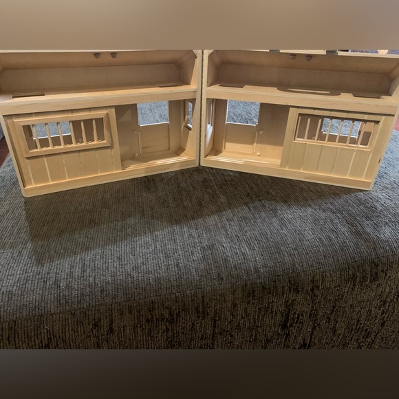 Melissa & Doug Fold and Go Wooden Horse Stable Dollhouse w Handle, Toy Horses - Picture 10 of 11